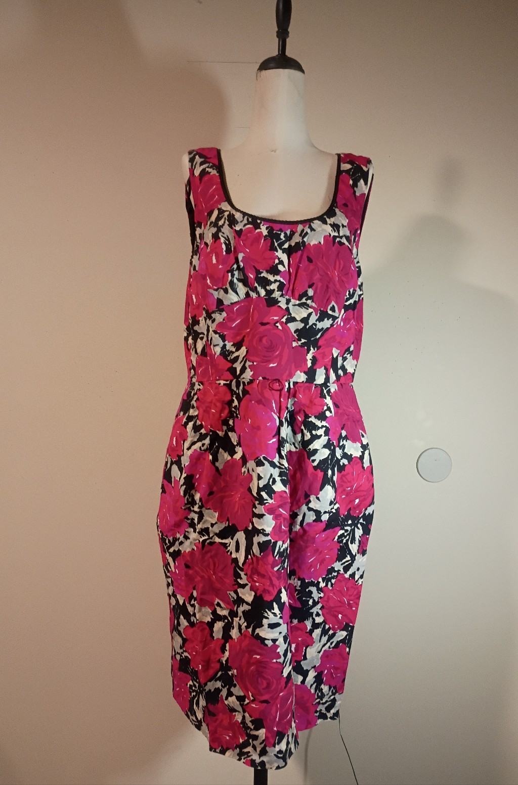 Beautiful Donna Rico New York Sleeveless Dress.